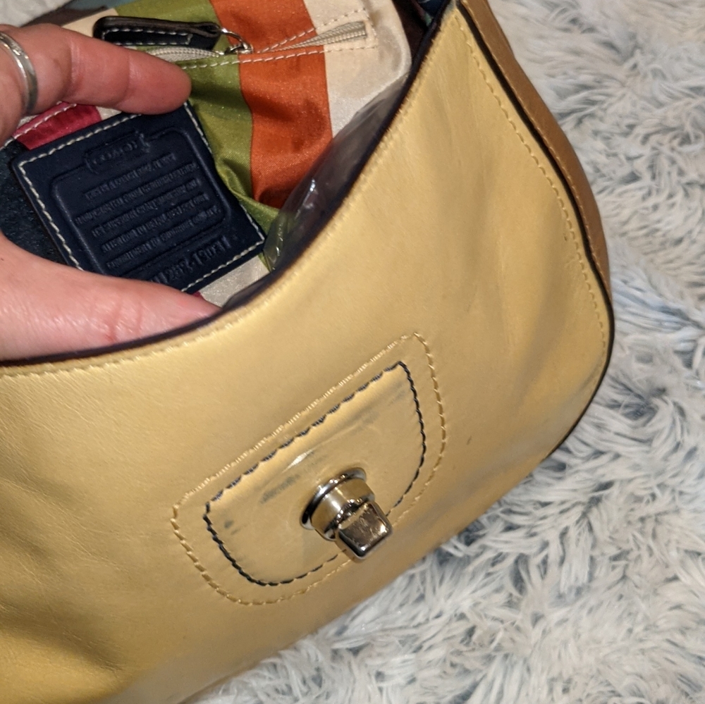 🚫Sold🚫 Vintage Coach crossbody - Picture 7 of 7
